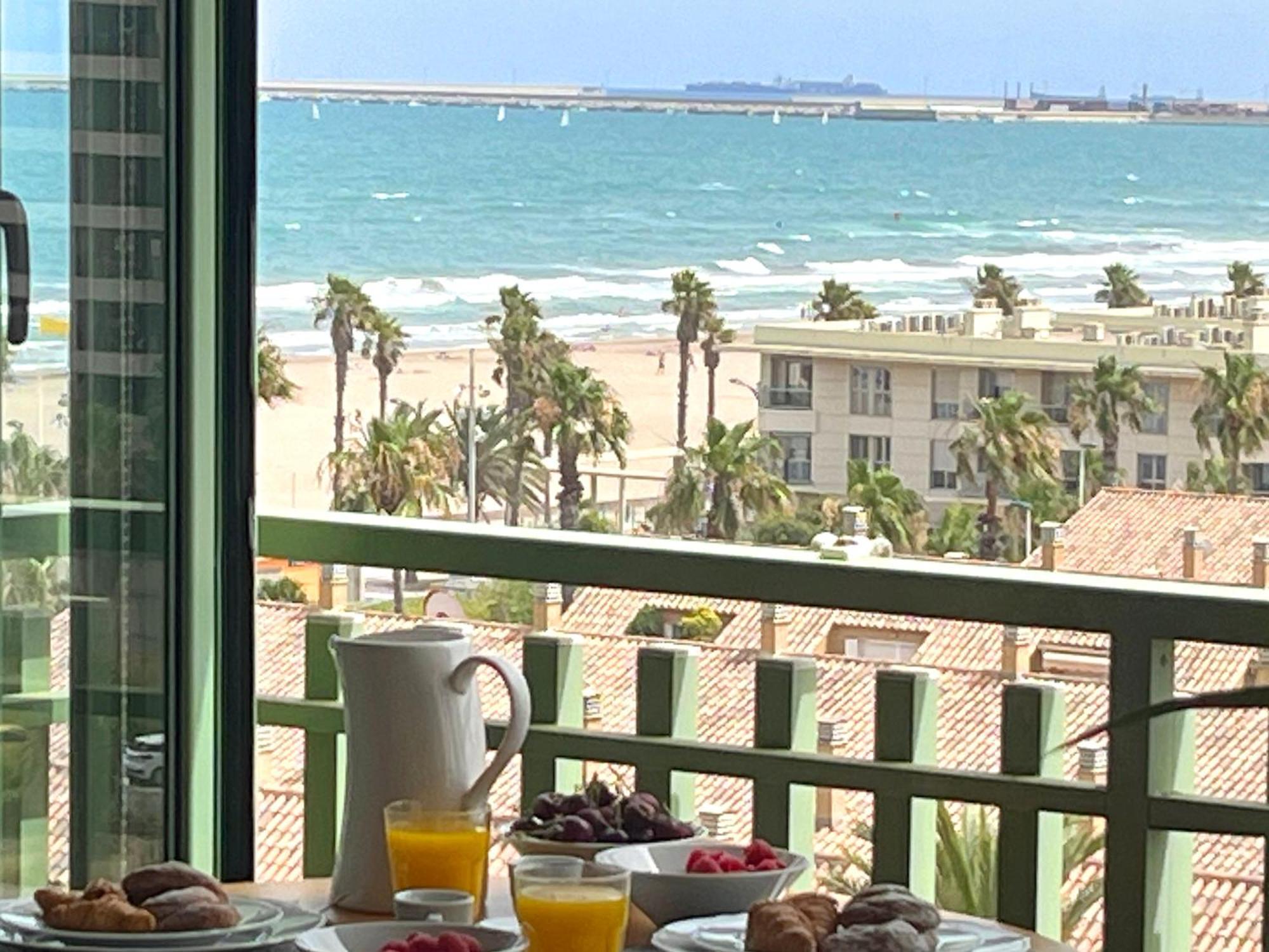 Stylish Well-Connected Beachfront Flat Valencia Eksteriør billede