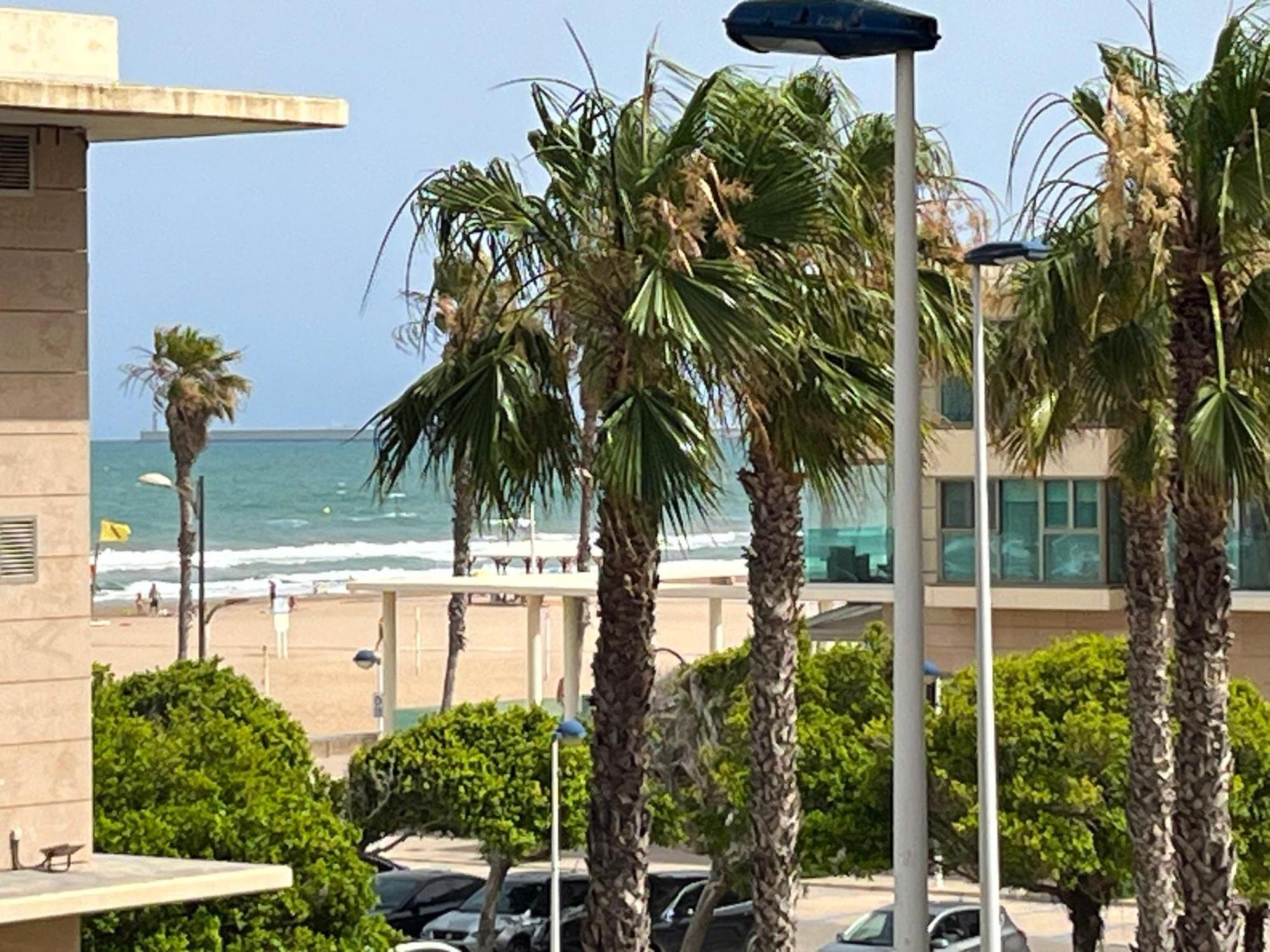 Stylish Well-Connected Beachfront Flat Valencia Eksteriør billede
