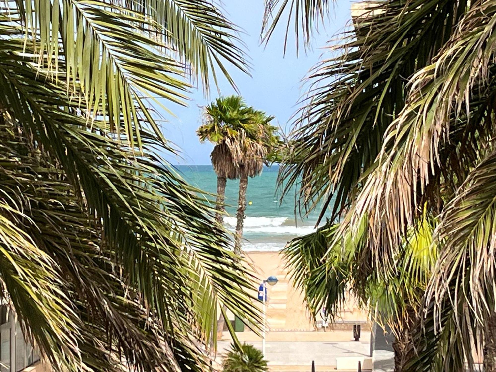 Stylish Well-Connected Beachfront Flat Valencia Eksteriør billede