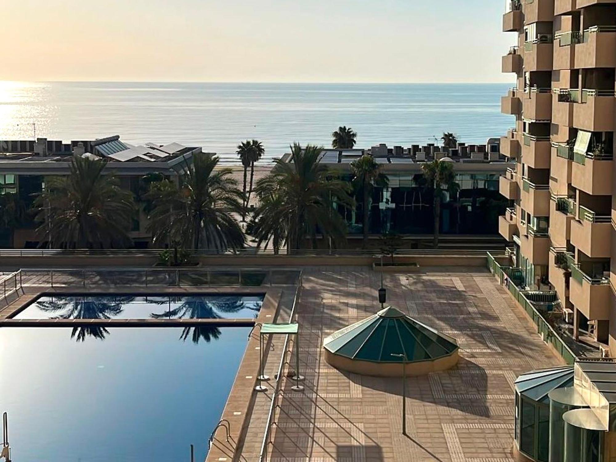 Stylish Well-Connected Beachfront Flat Valencia Eksteriør billede